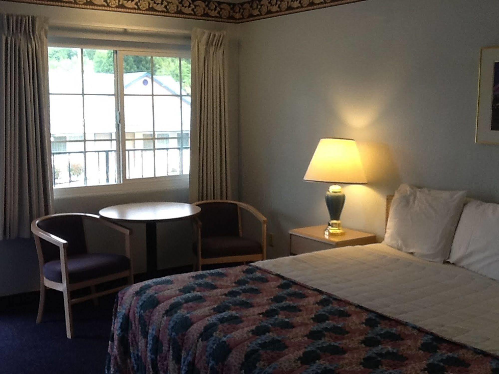 Pine Needles Inn 마운트샤스타 외부 사진
