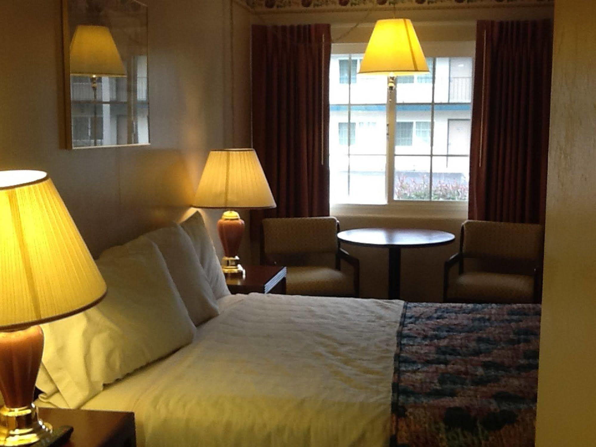 Pine Needles Inn 마운트샤스타 외부 사진