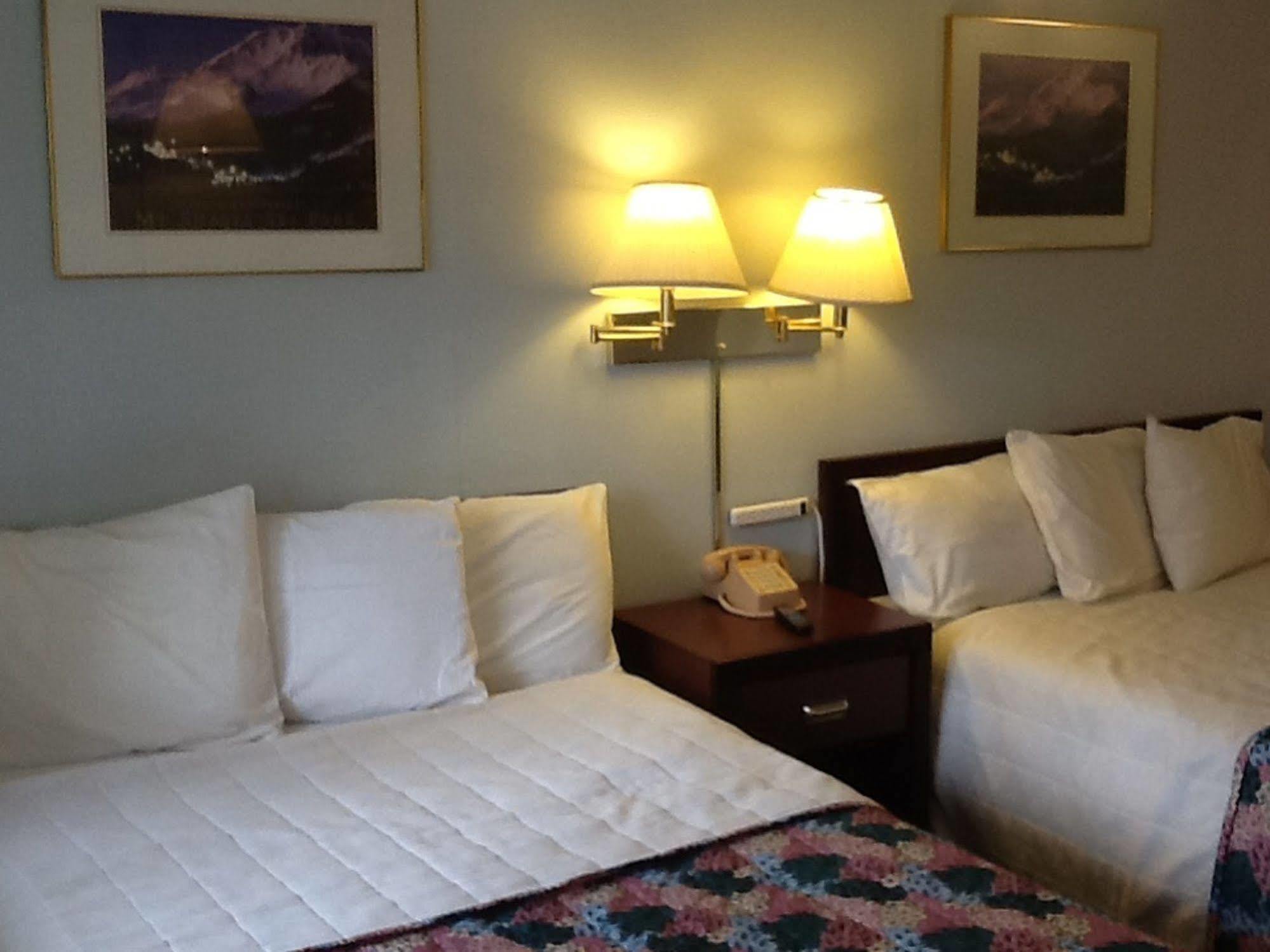 Pine Needles Inn 마운트샤스타 외부 사진