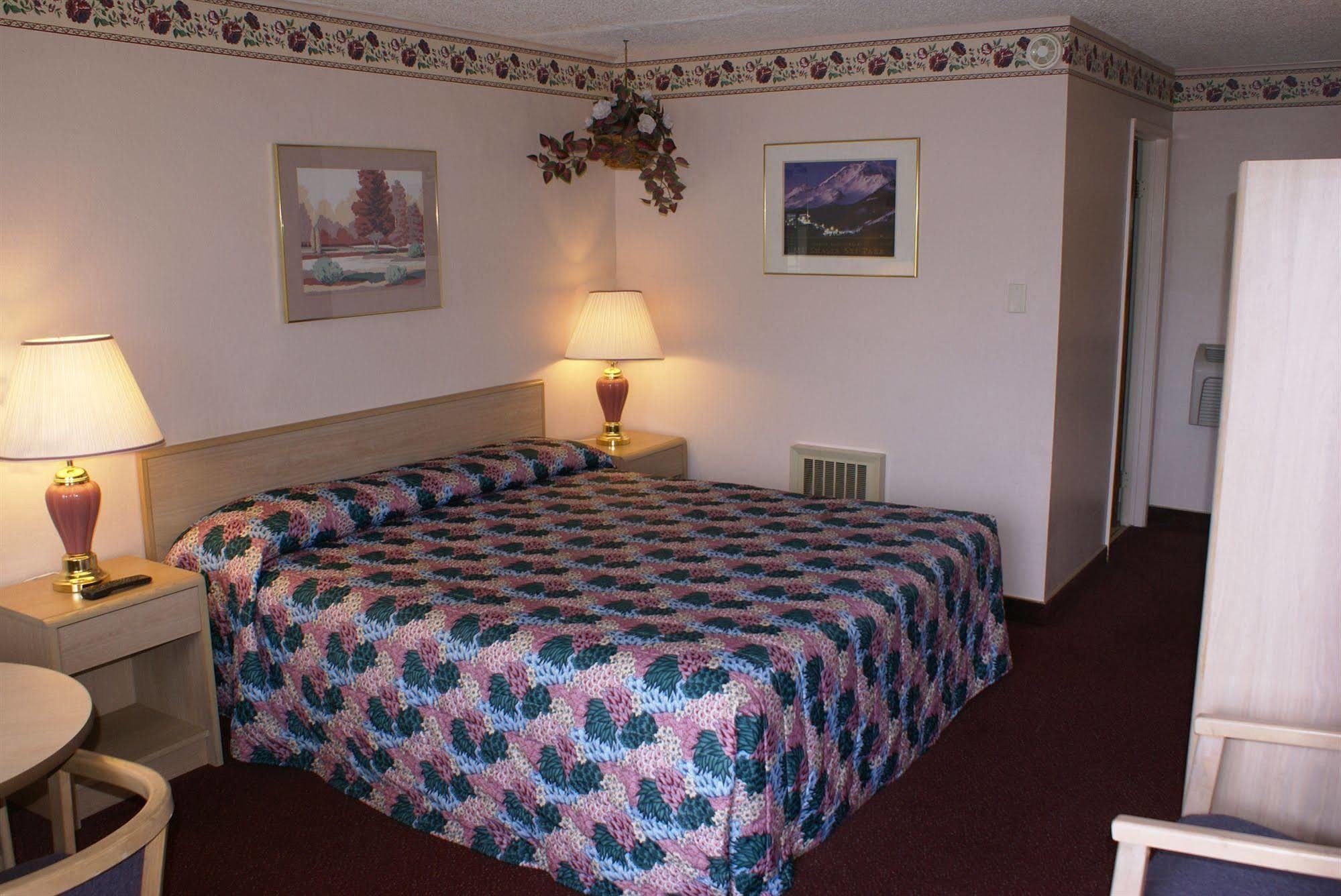 Pine Needles Inn 마운트샤스타 외부 사진