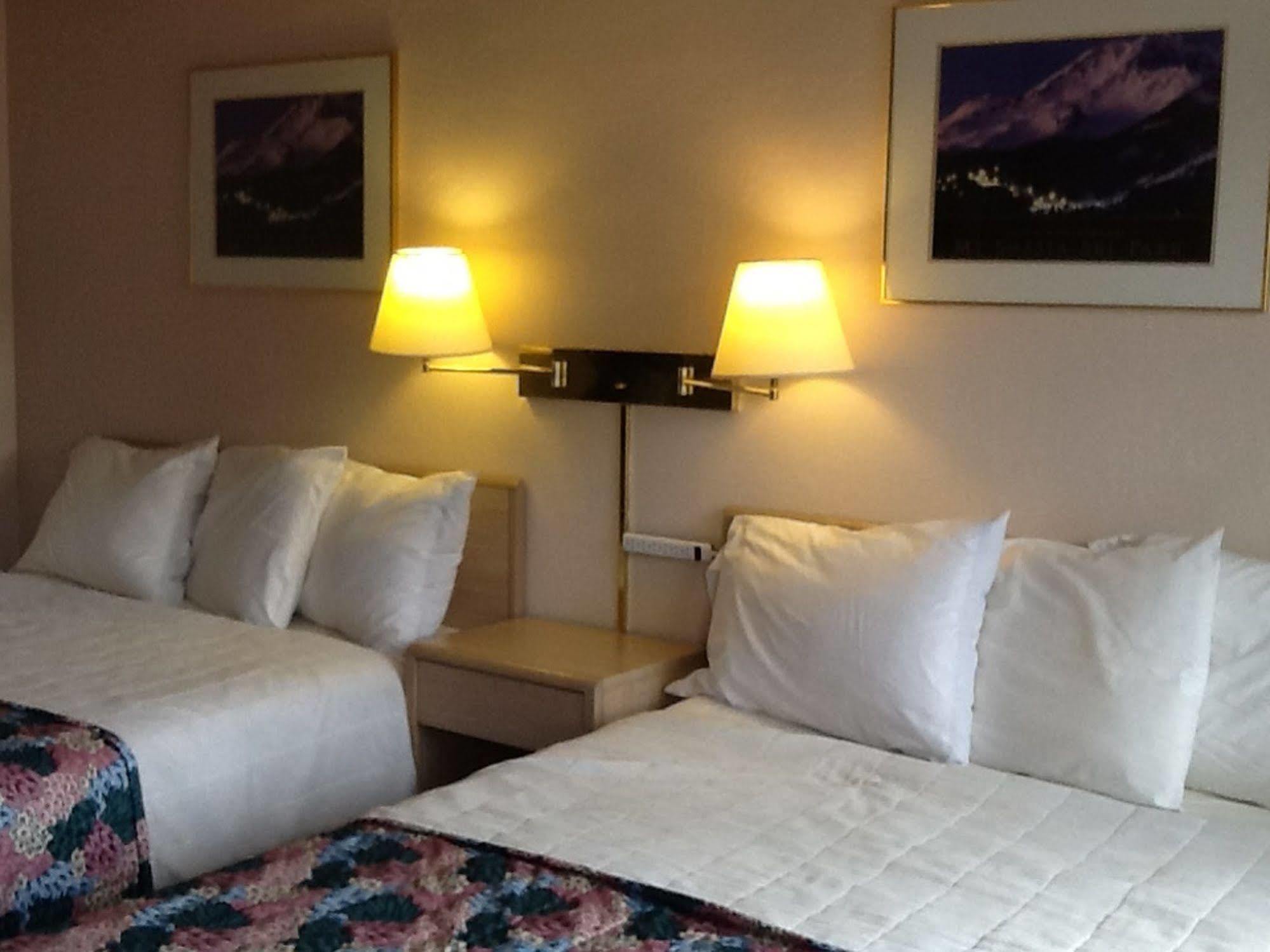 Pine Needles Inn 마운트샤스타 외부 사진