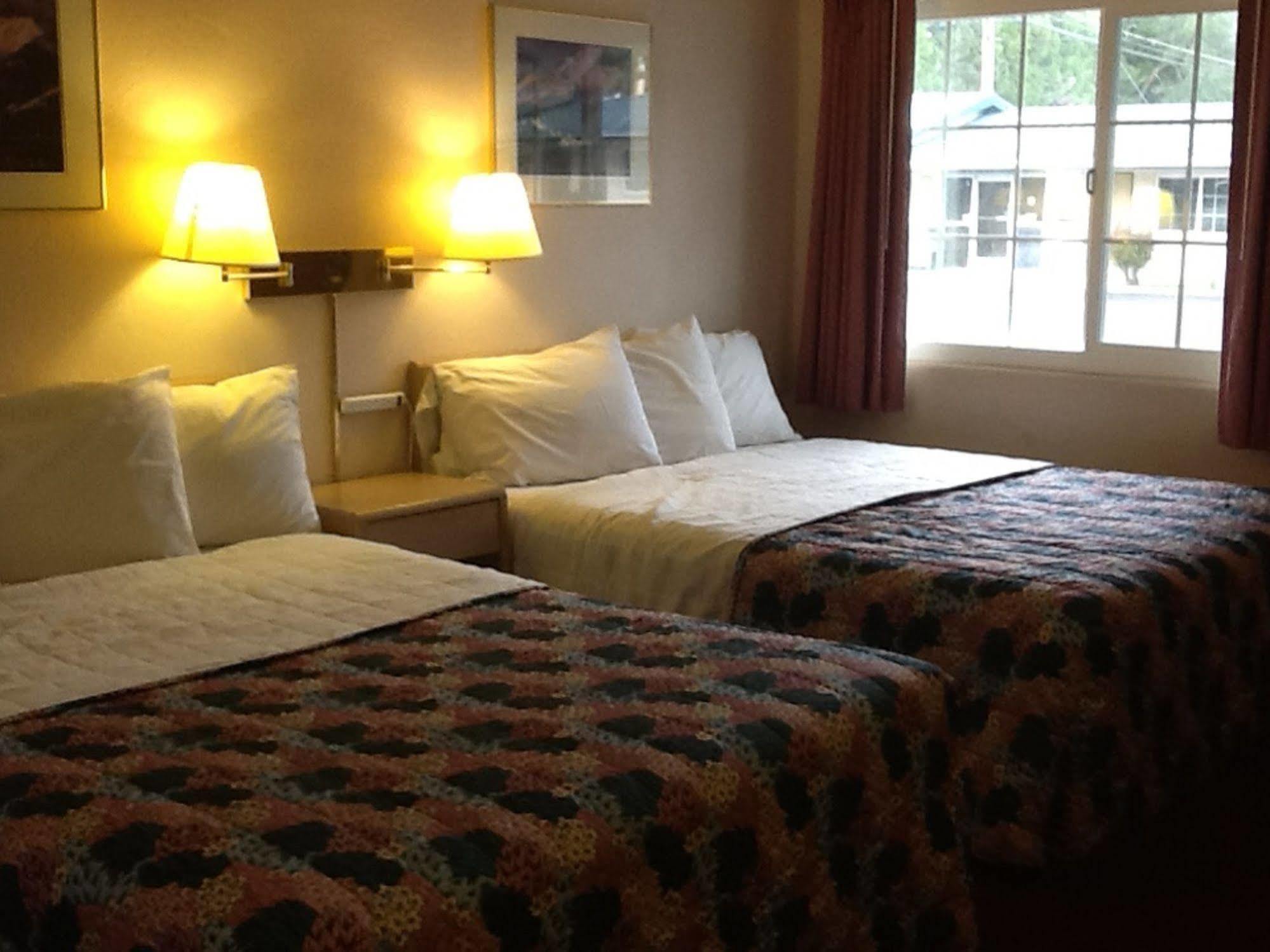 Pine Needles Inn 마운트샤스타 외부 사진